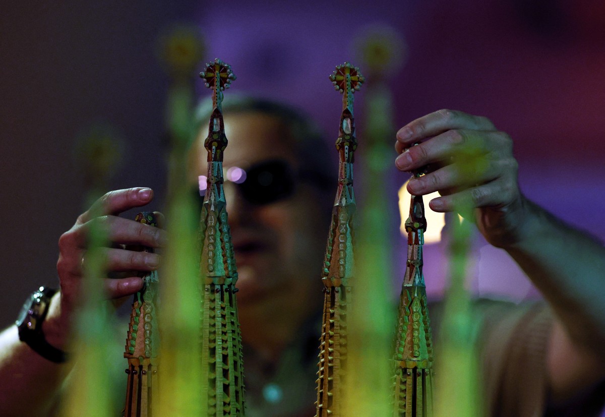 تجربة مذهلة في متحف بمدريد... المكفوفون يستكشوف معالم أثرية باللمس (صور)